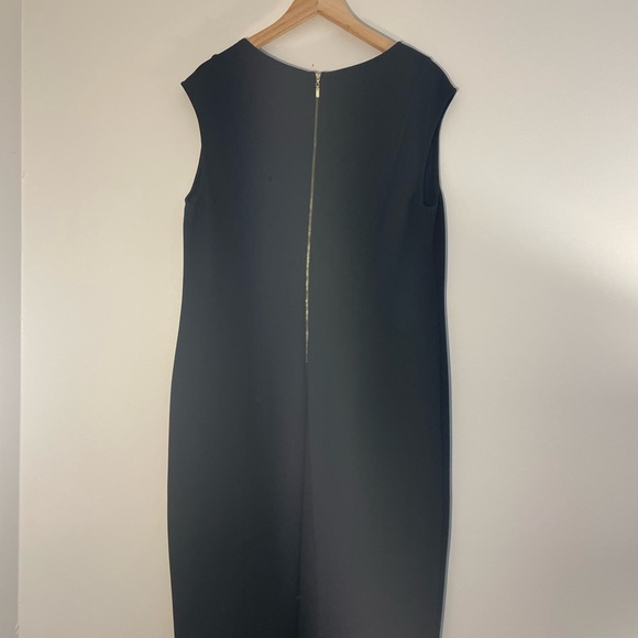 Cato black sheath dress size 14/16 cap sleeve, v-neck, gold zippered - Picture 7 of 13